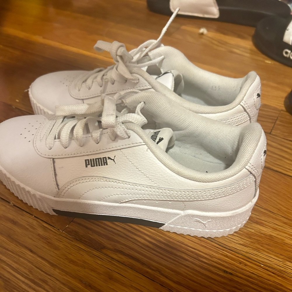 White and black women’s Pumas size 6